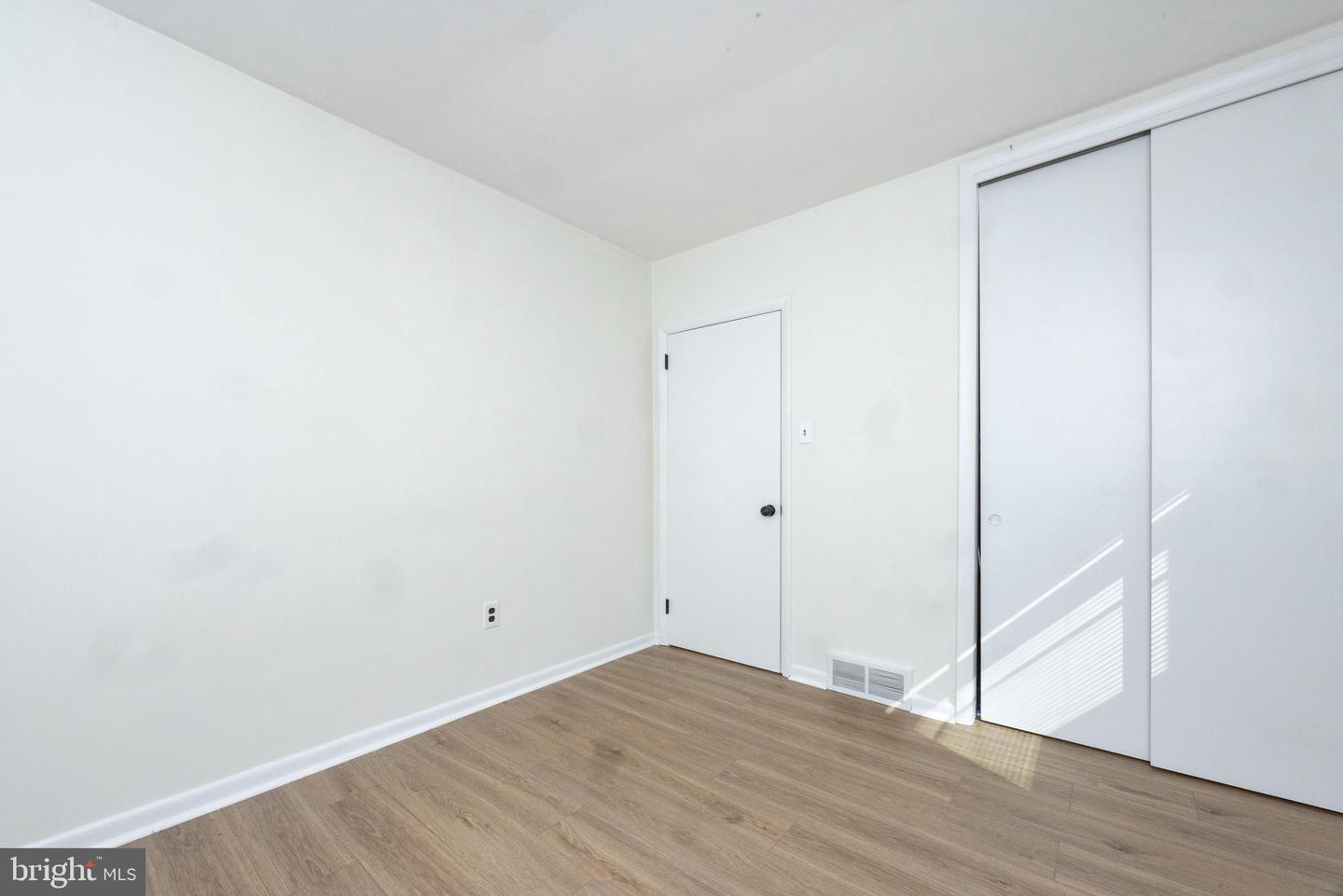 975 Spring View Dr Property Photo 33