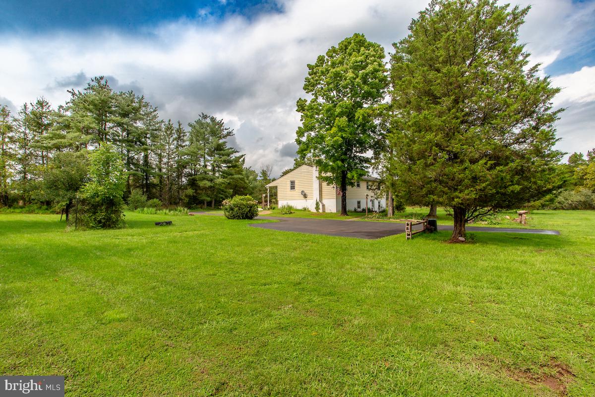 125 E Dark Hollow Road Rd Property Photo 4