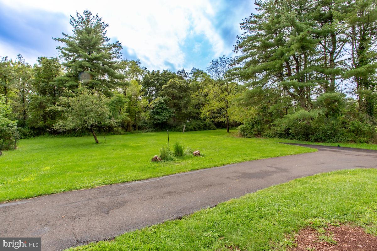 125 E Dark Hollow Road Rd Property Photo 5