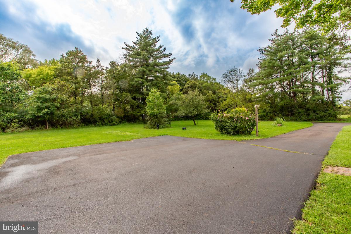 125 E Dark Hollow Road Rd Property Photo 6
