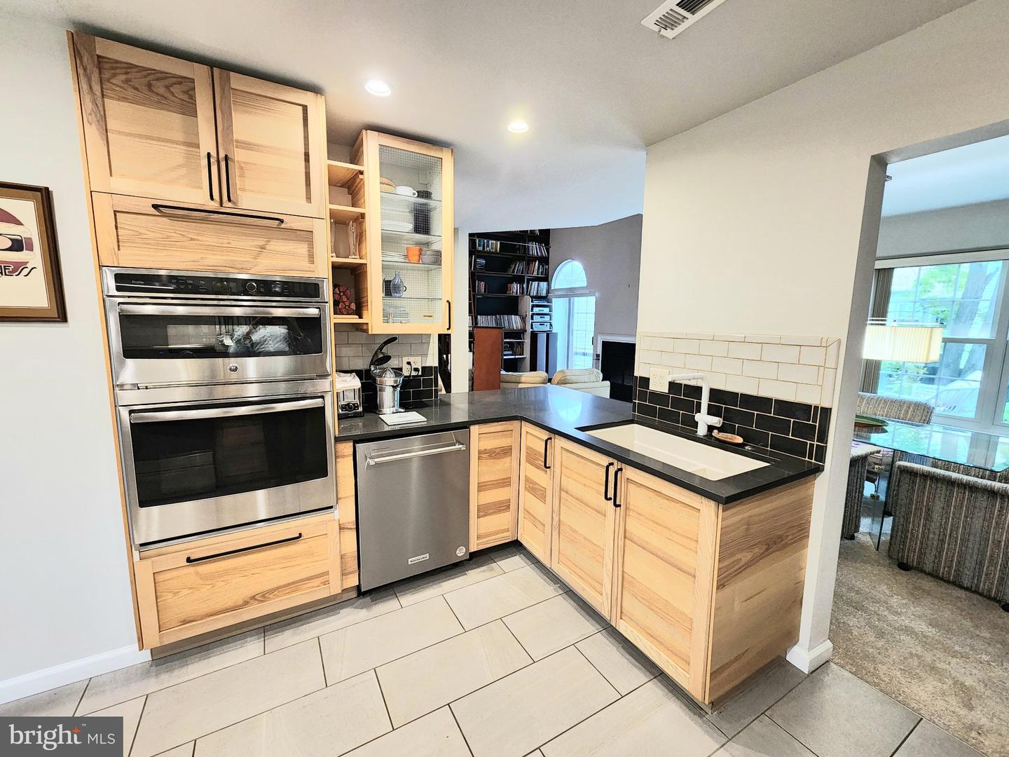 15 LAUREL CIR