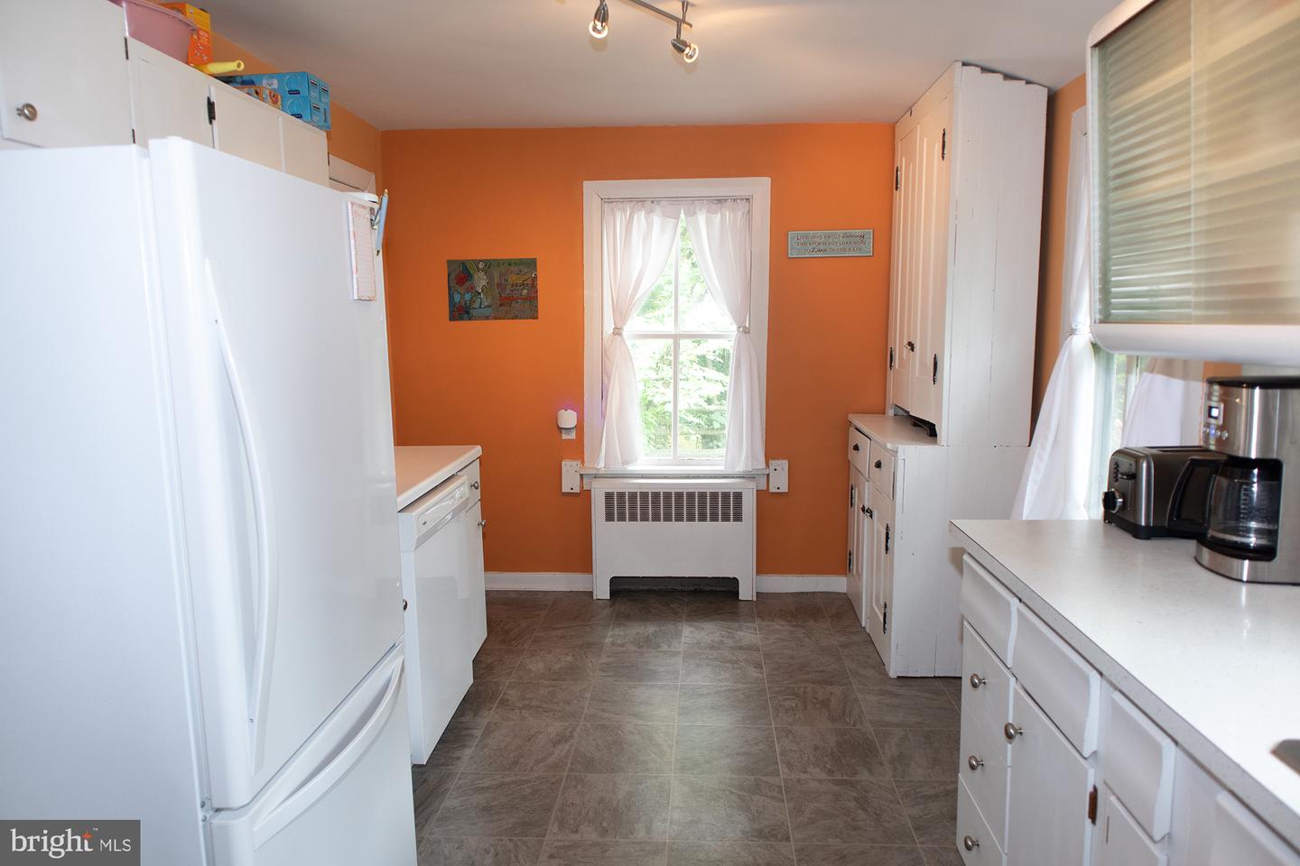 176 N Ambler St Property Photo 4