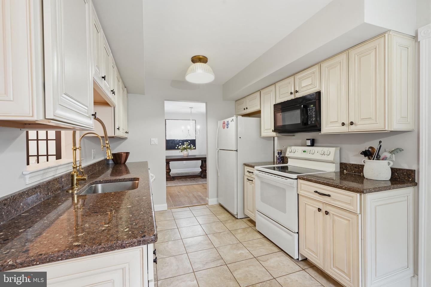 4039 Holly Way Property Photo 9