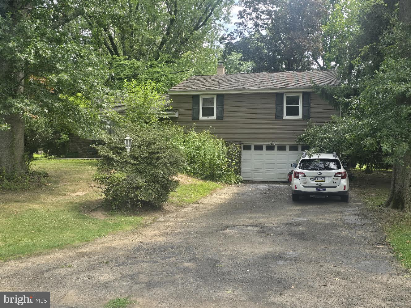 126 Valley Dr Property Photo 2