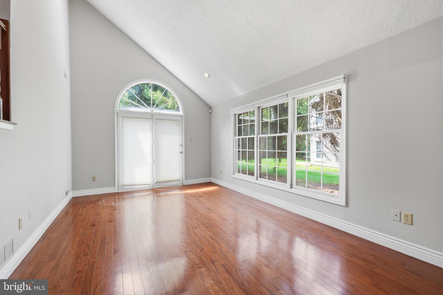 7 Walton Ct Property Photo 4