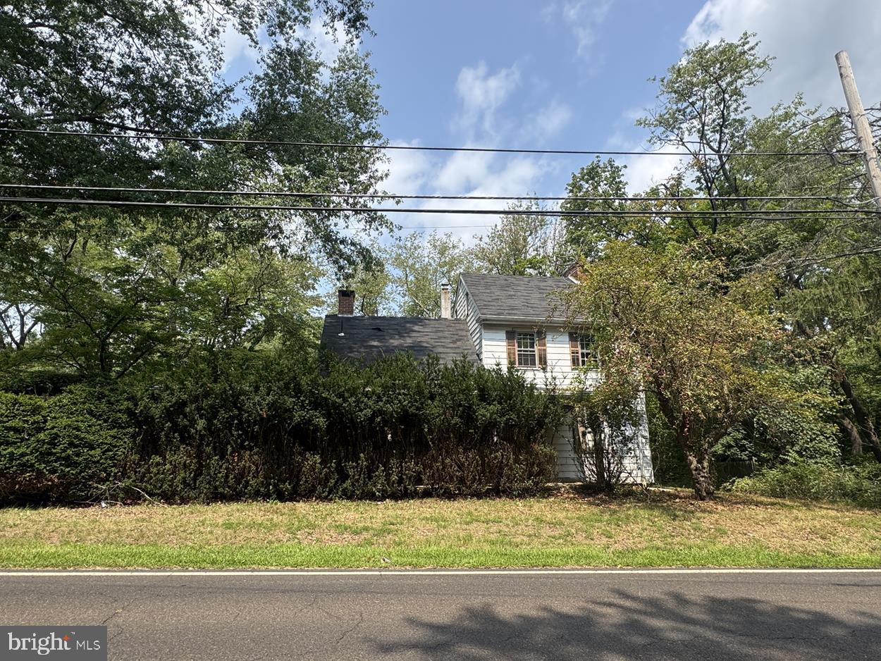 1354 Oxford Valley Rd Property Photo 1