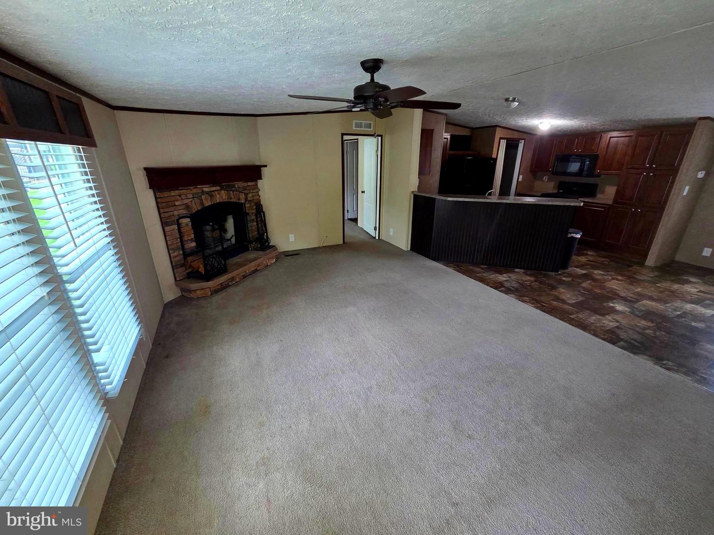 278 Lake Ln Property Photo 3