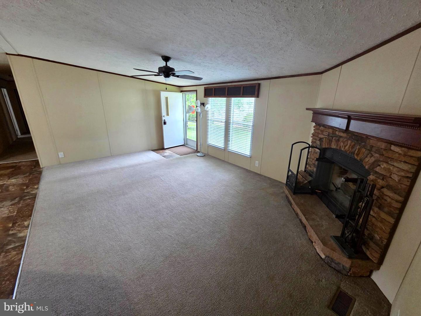 278 Lake Ln Property Photo 4