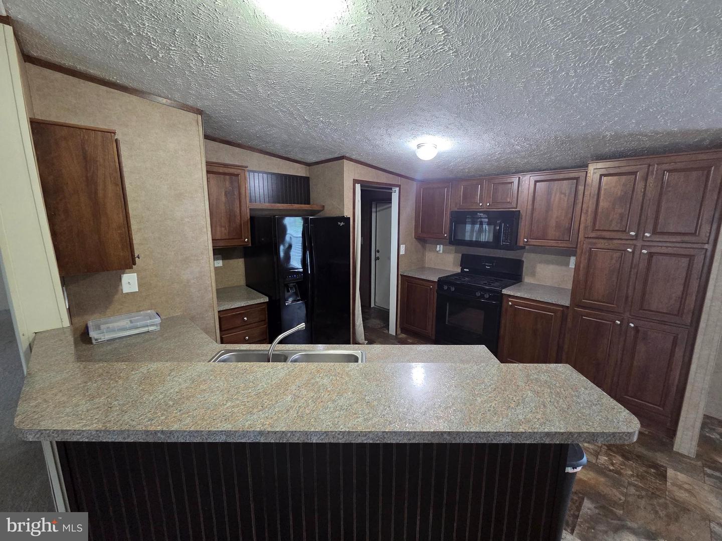 278 Lake Ln Property Photo 5