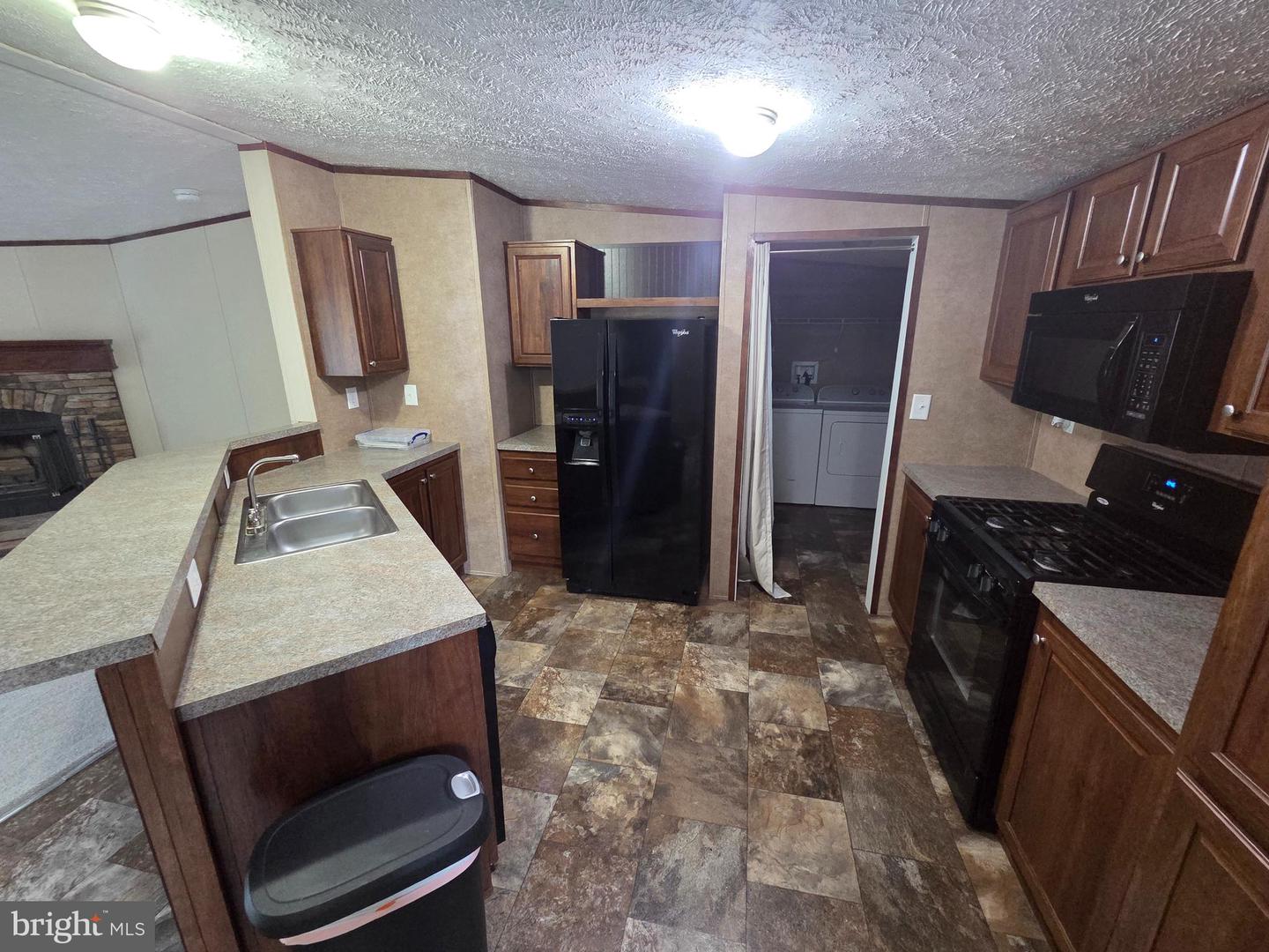 278 Lake Ln Property Photo 6
