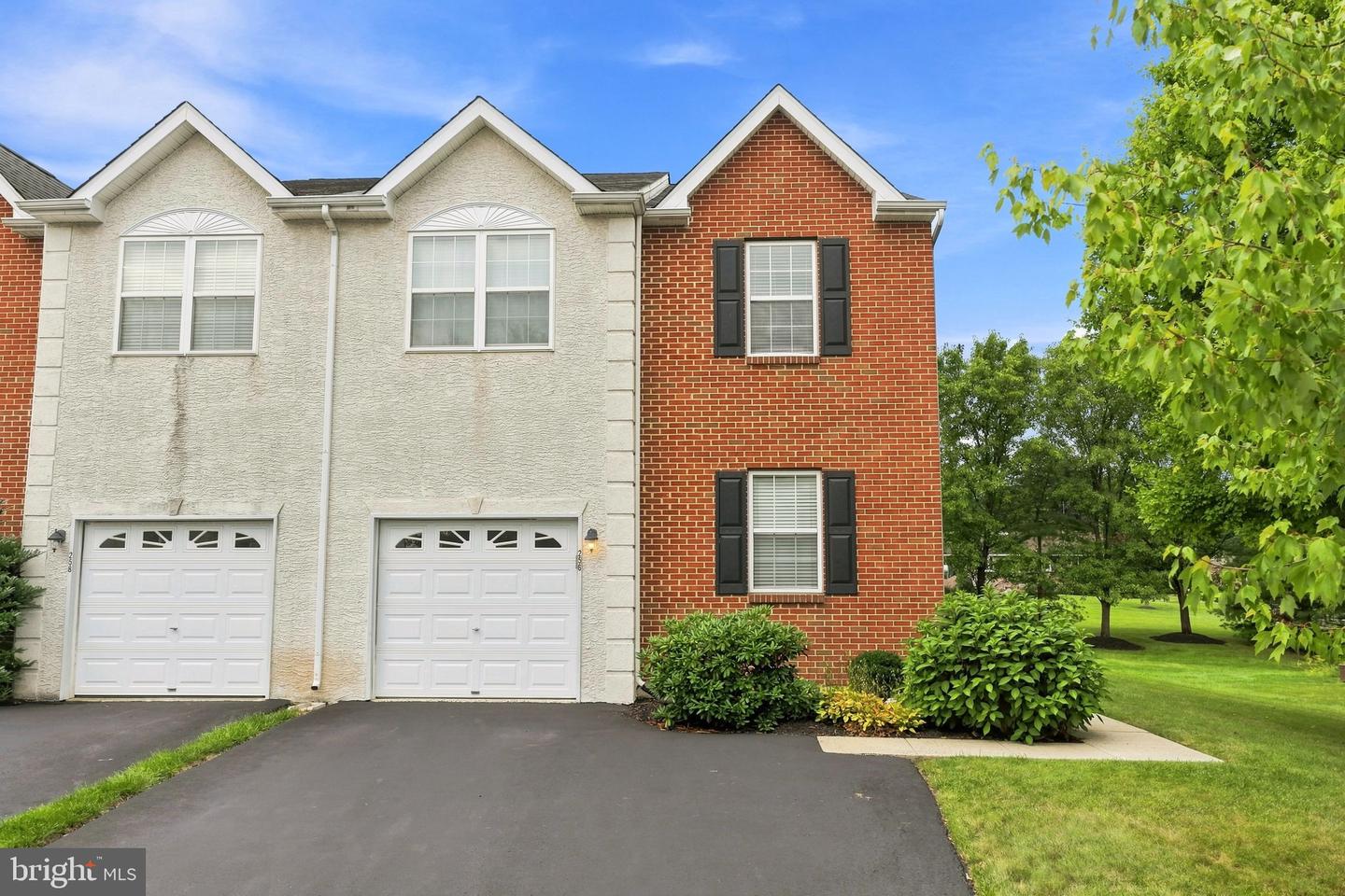 256 HAMPSHIRE DR