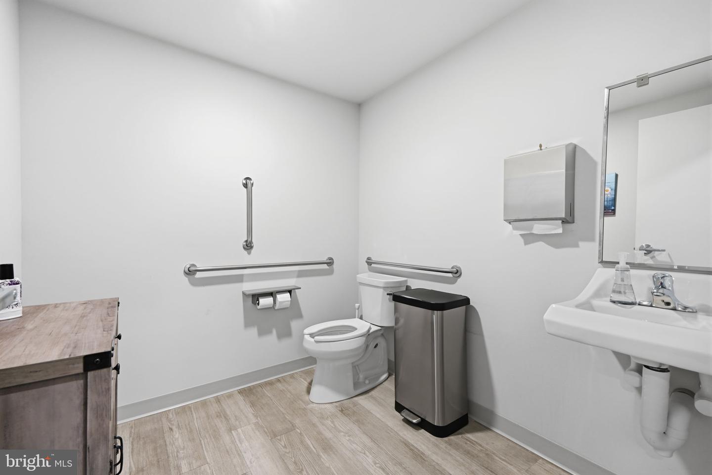 402 Middletown Blvd #216 Property Photo 19