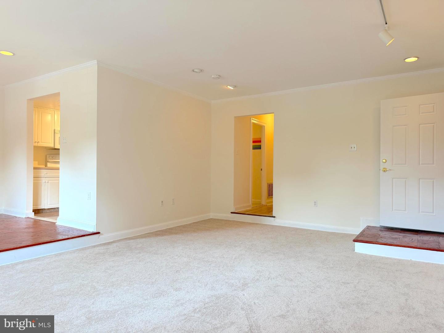 607 S Yardley Cmns St Property Photo 2