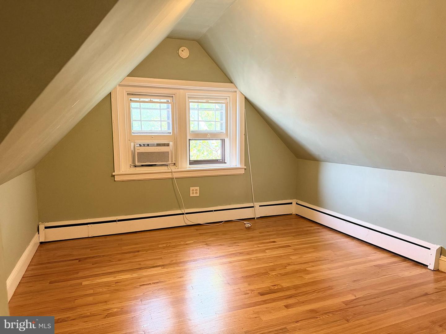 256 Radcliffe St #2nd Floor Property Photo 13