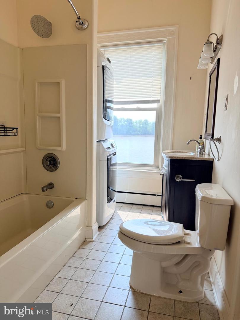 256 Radcliffe St #2nd Floor Property Photo 15
