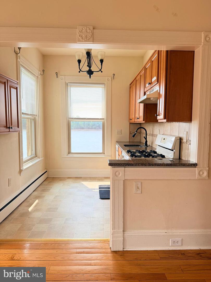 256 Radcliffe St #2nd Floor Property Photo 19