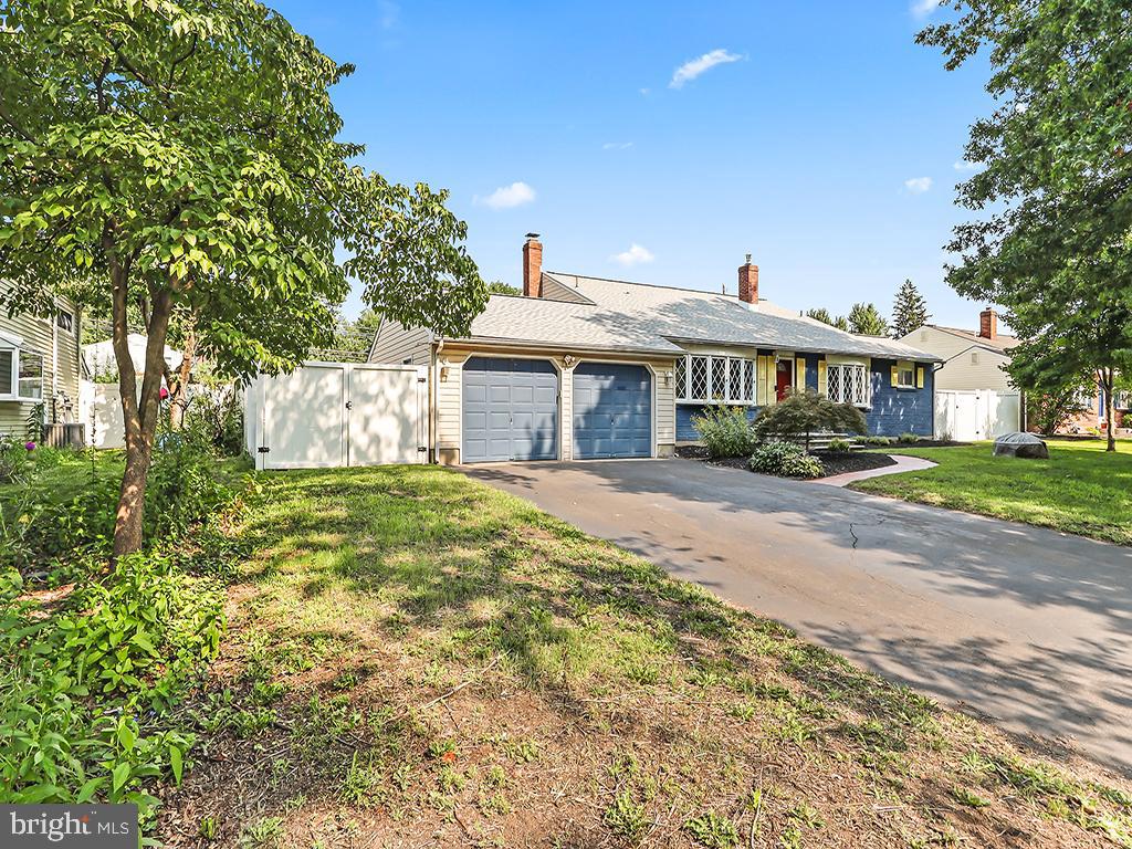 81 S. MANOR LN
