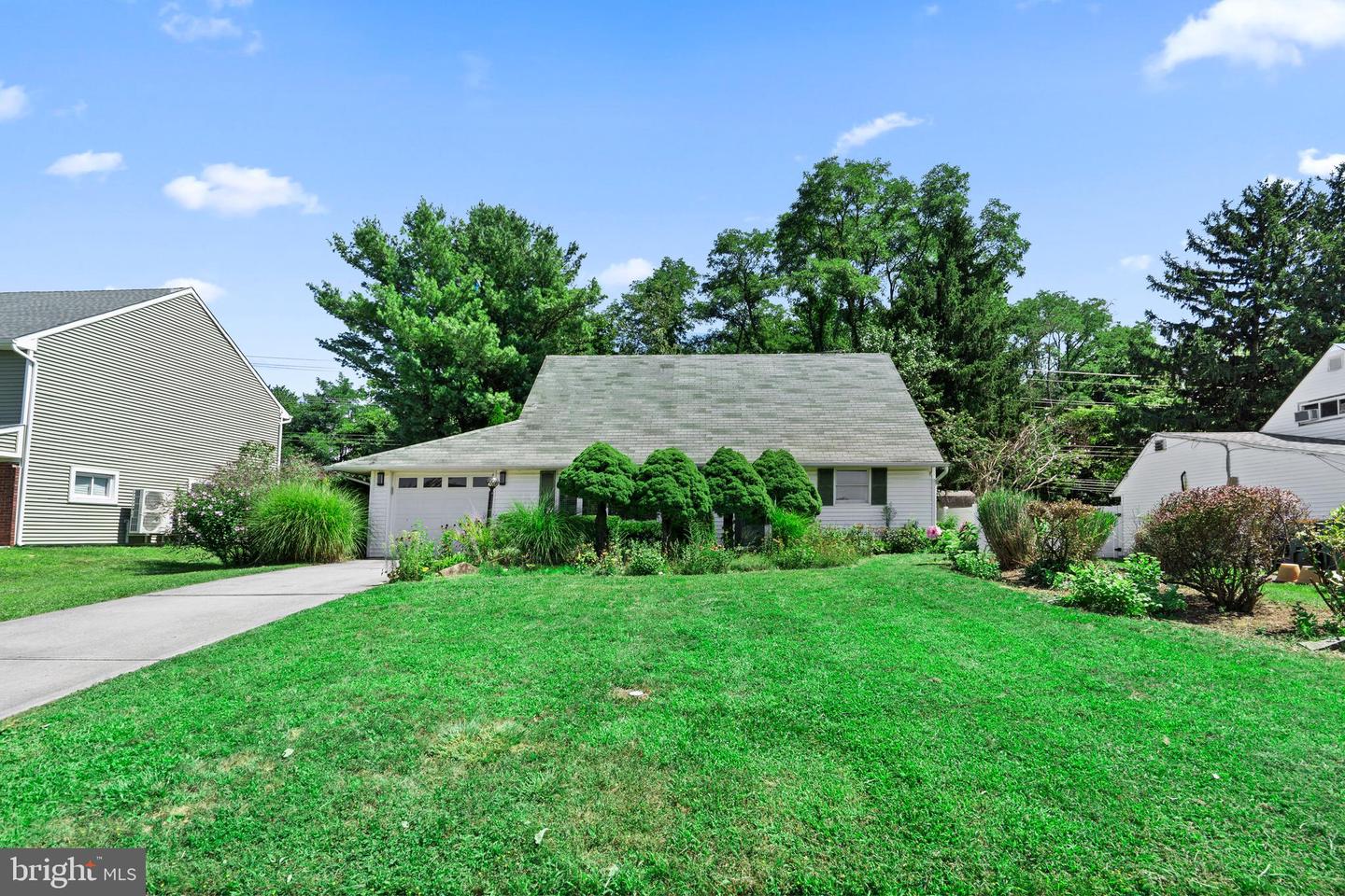 48 Towpath Rd Property Photo 3