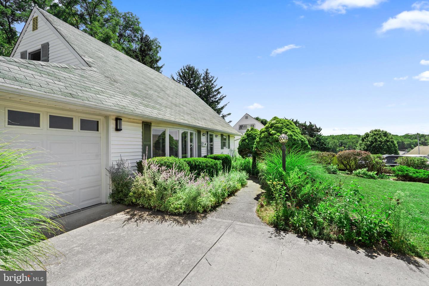 48 Towpath Rd Property Photo 4