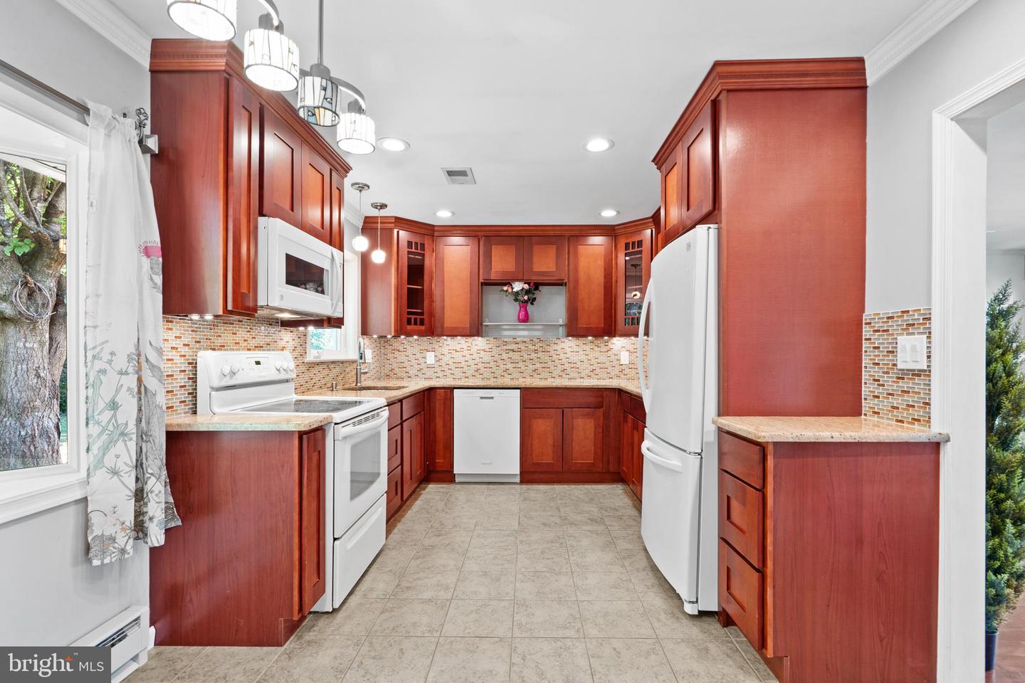 48 Towpath Rd Property Photo 10