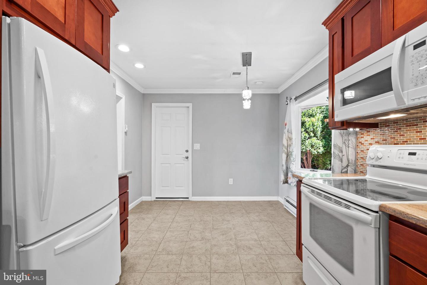 48 Towpath Rd Property Photo 13