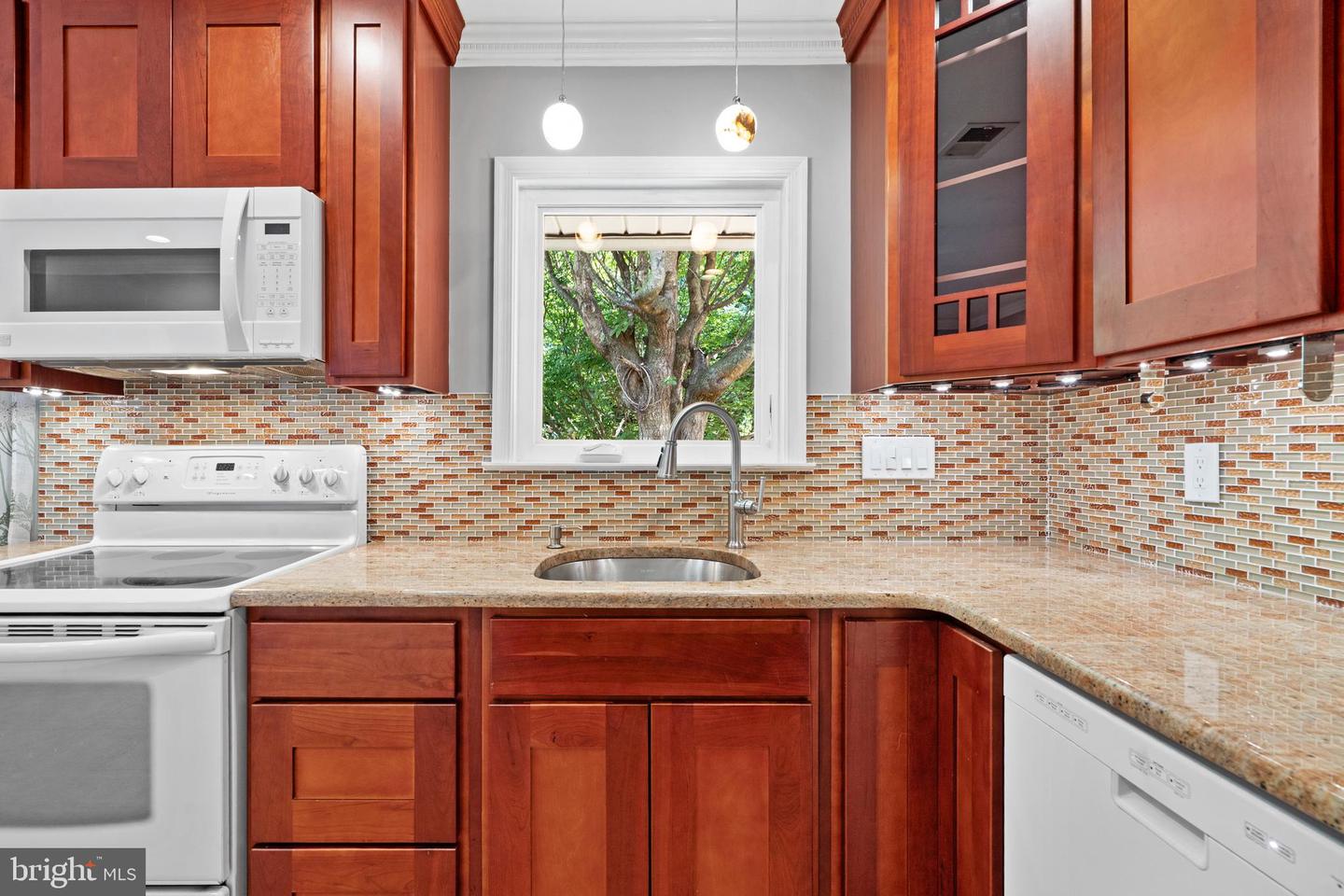 48 Towpath Rd Property Photo 14