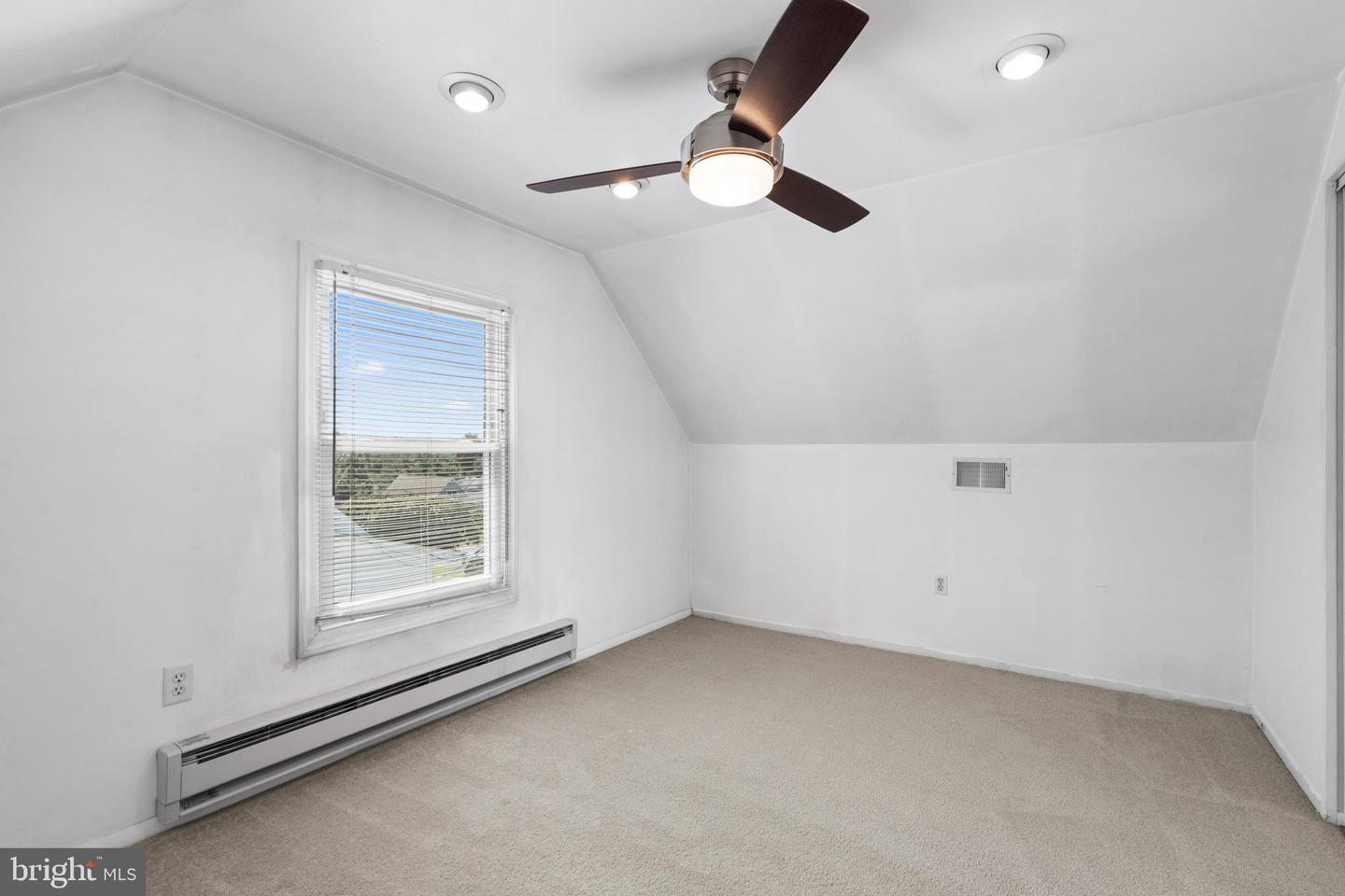 48 Towpath Rd Property Photo 23
