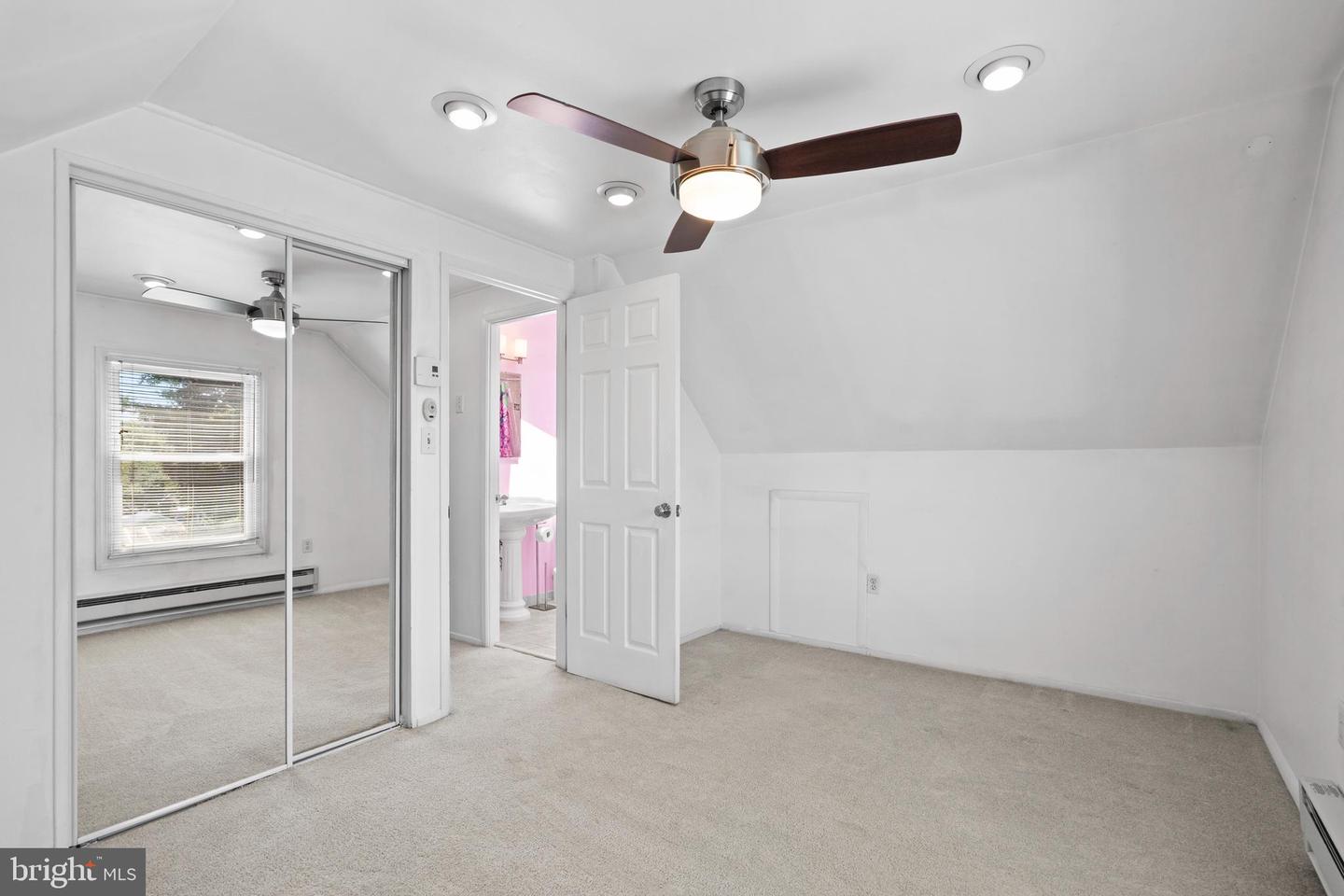 48 Towpath Rd Property Photo 24