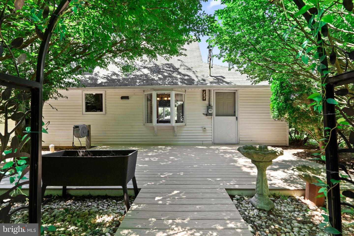 48 Towpath Rd Property Photo 28