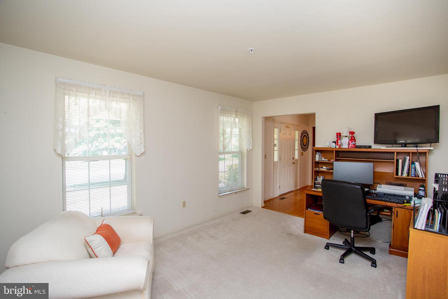 949 Scarlet Oak Dr Property Photo 7