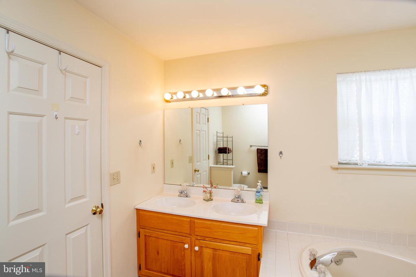 949 Scarlet Oak Dr Property Photo 20