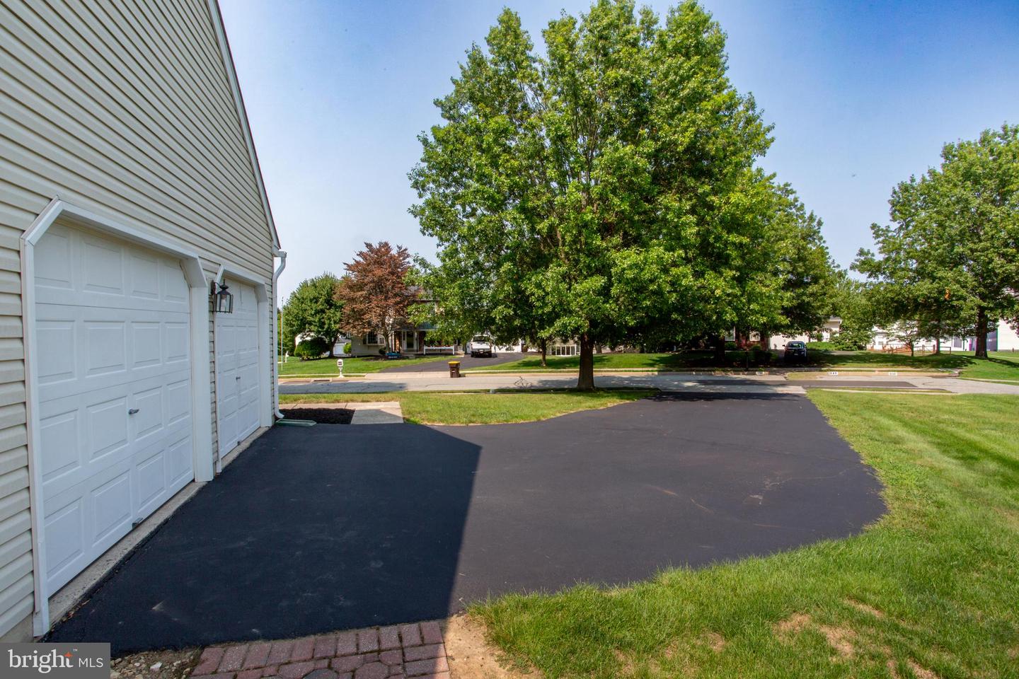949 Scarlet Oak Dr Property Photo 36