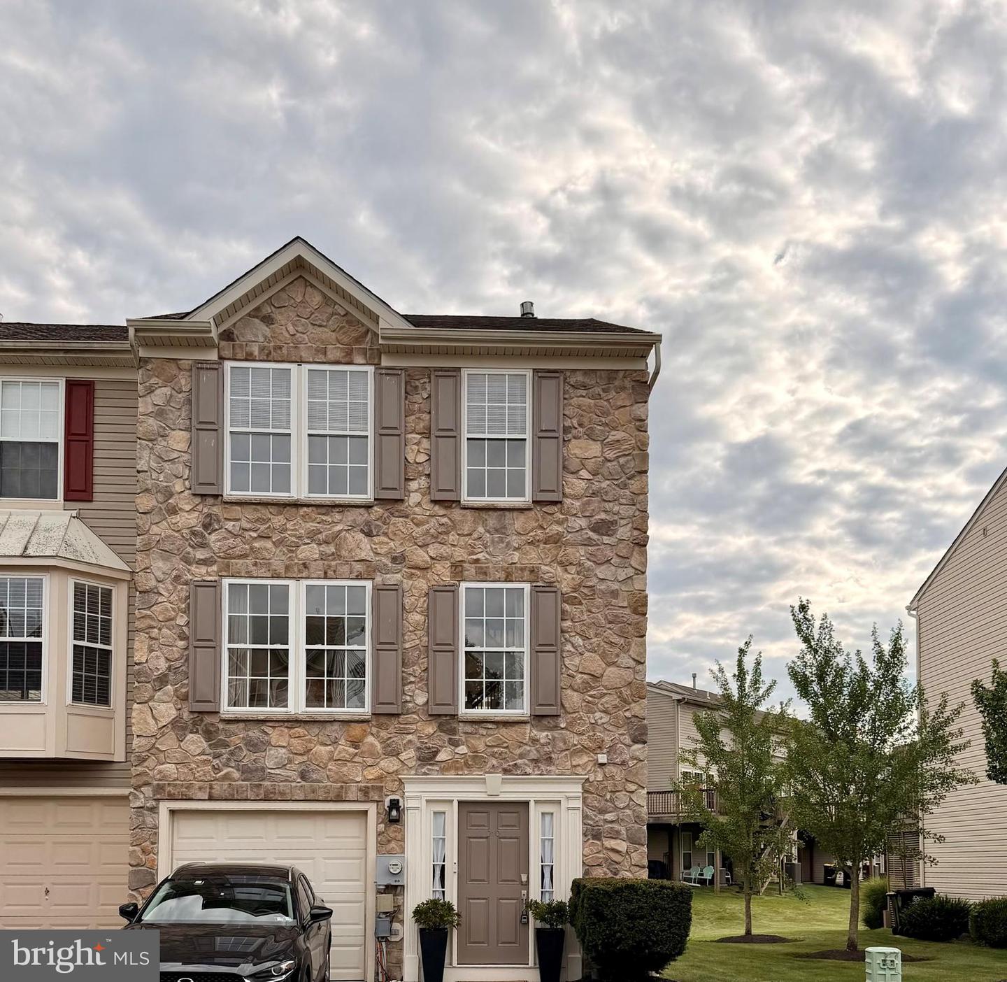 210 Windsor Ct Property Photo 1