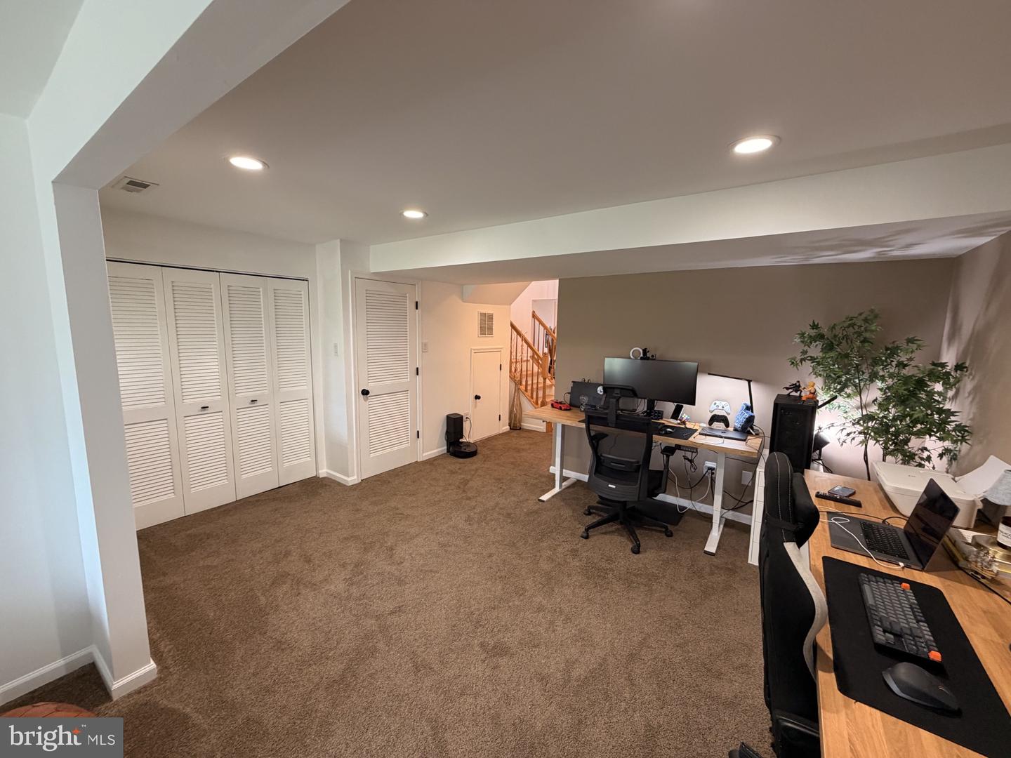 210 Windsor Ct Property Photo 6