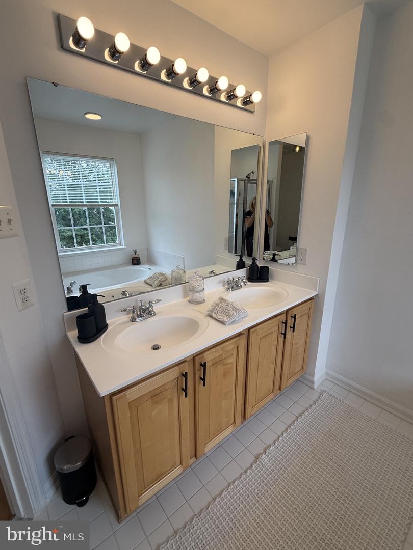 210 Windsor Ct Property Photo 25