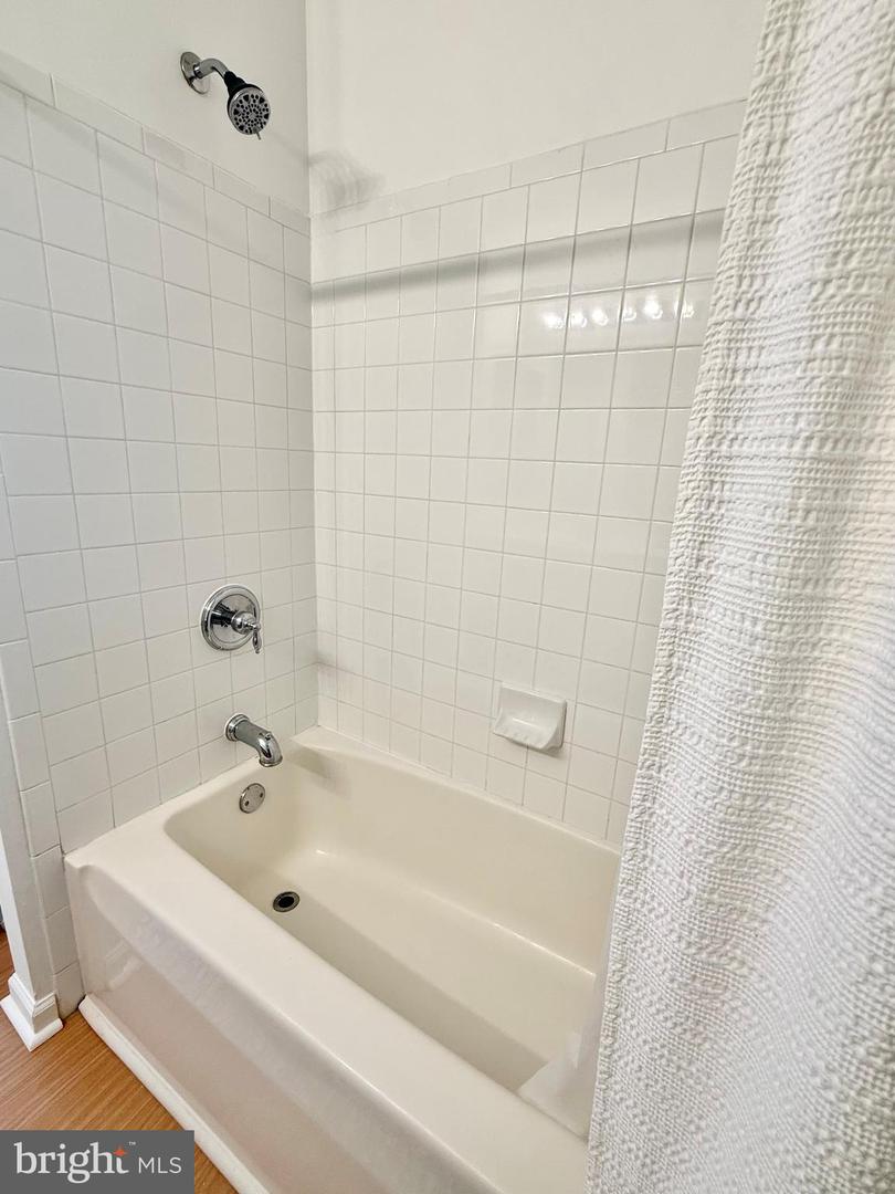 210 Windsor Ct Property Photo 36