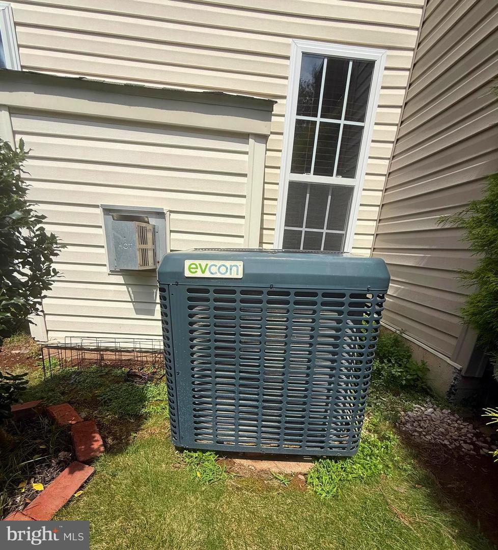 210 Windsor Ct Property Photo 43