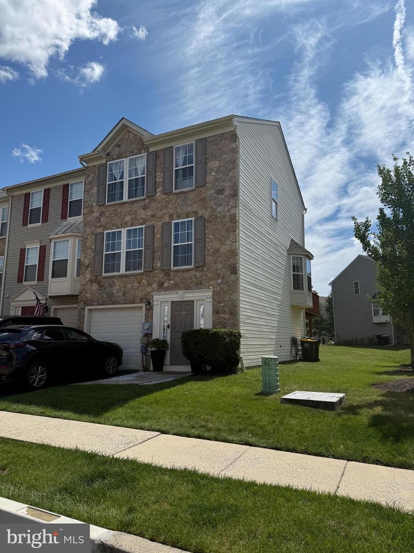 210 Windsor Ct Property Photo 45