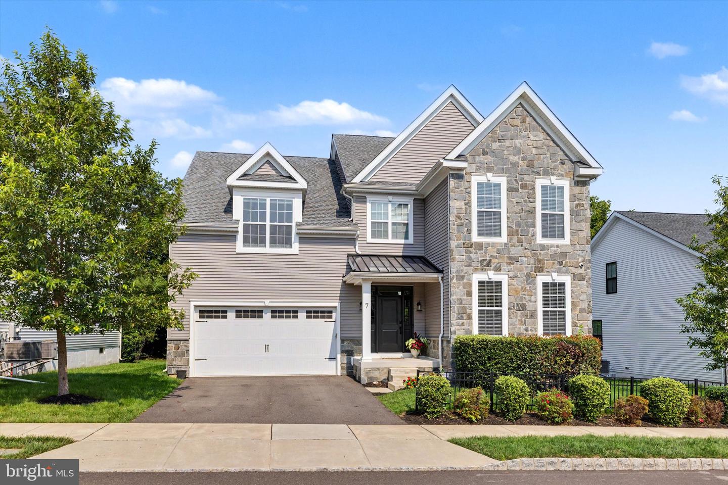 7 Pettits Bridge Rd Property Photo 1