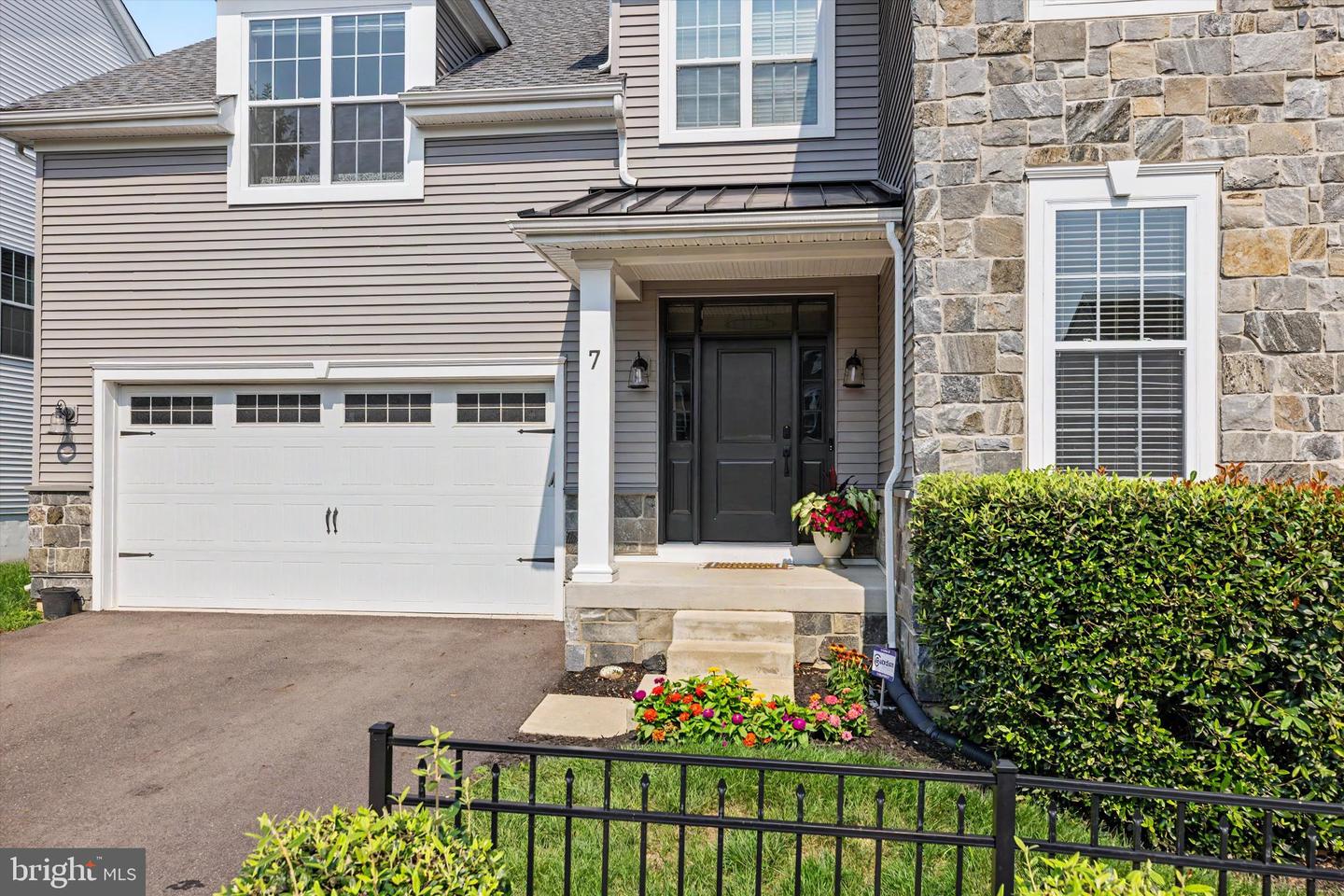 7 Pettits Bridge Rd Property Photo 3