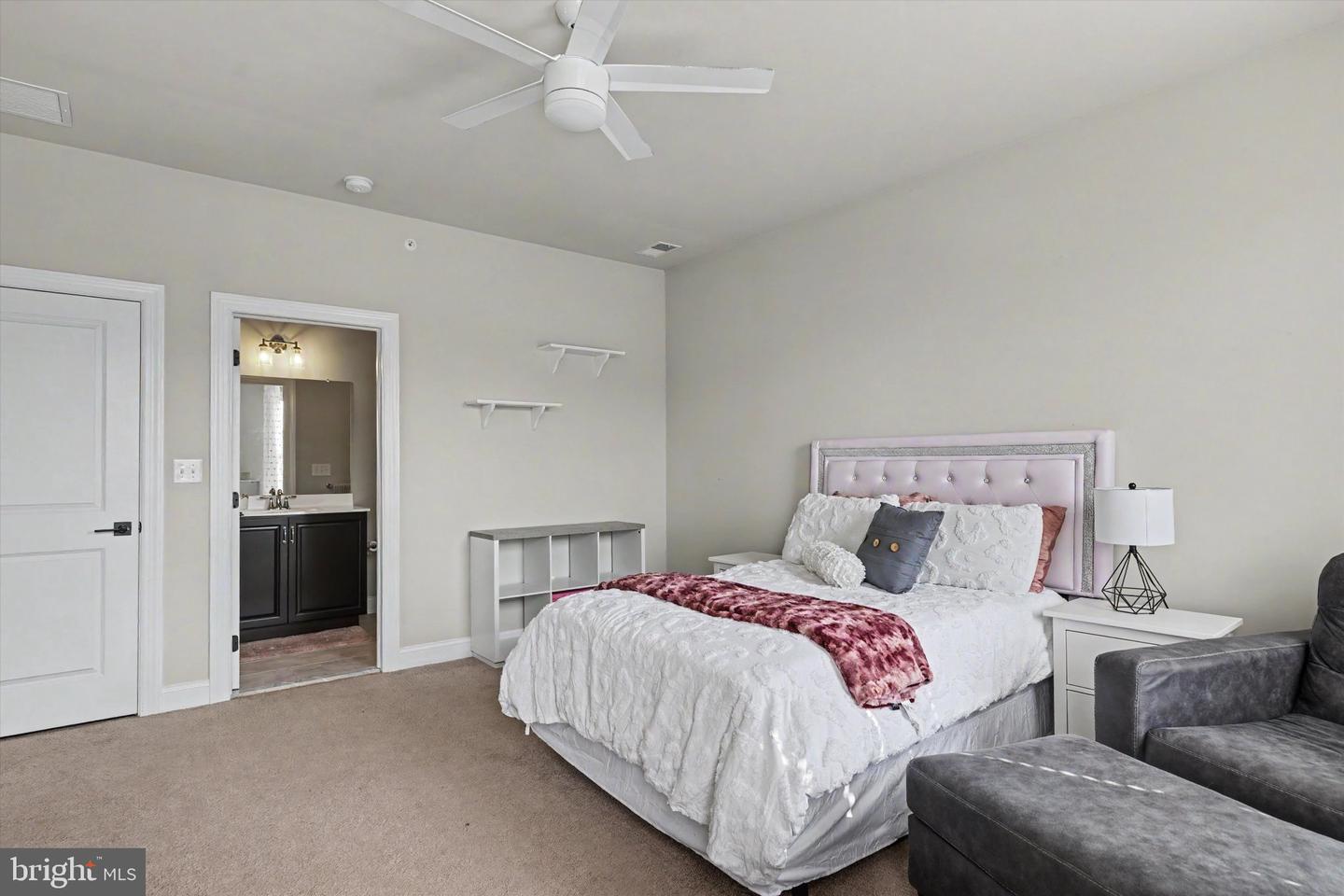 7 Pettits Bridge Rd Property Photo 39
