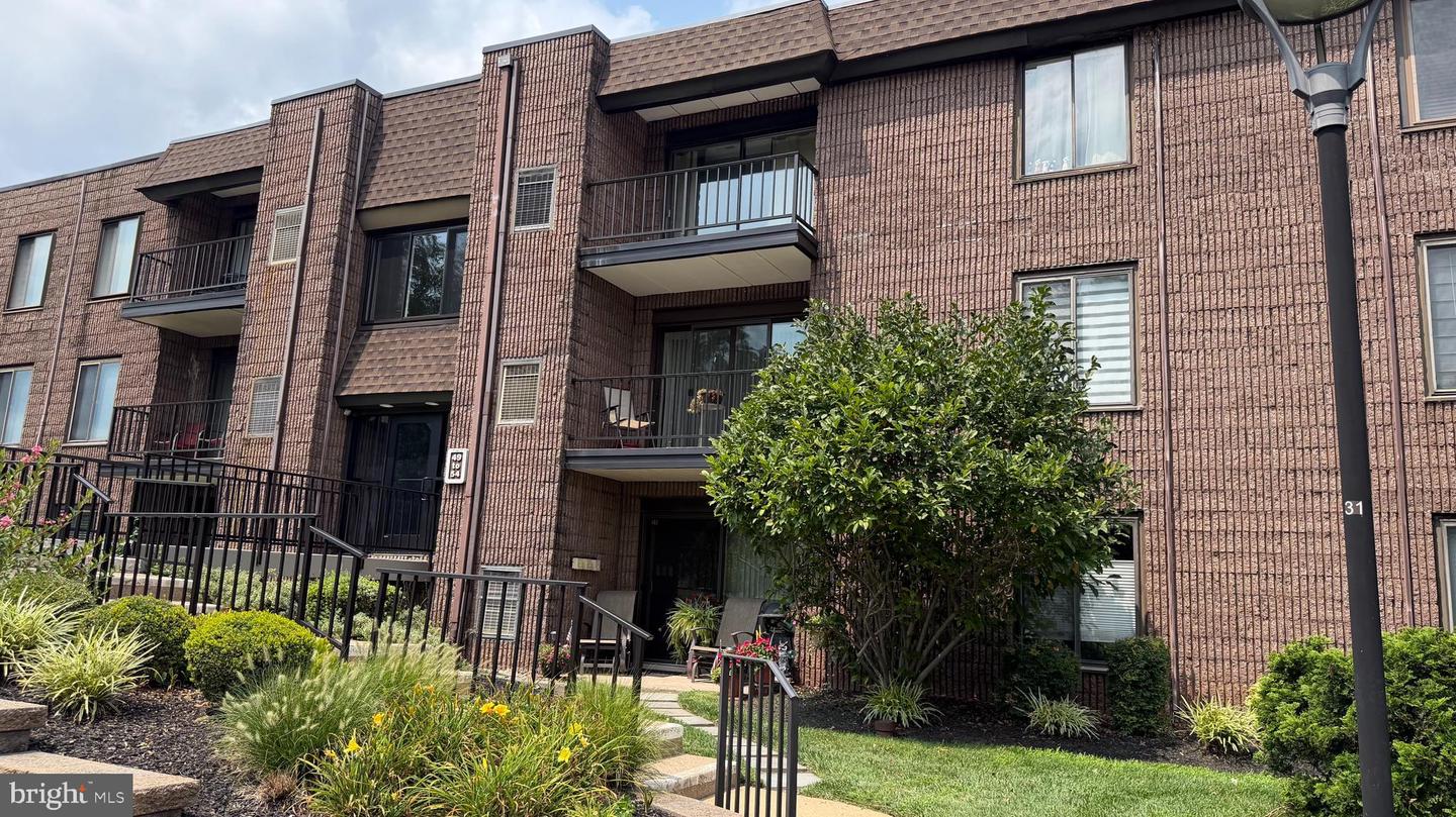 52 OAKRIDGE DR