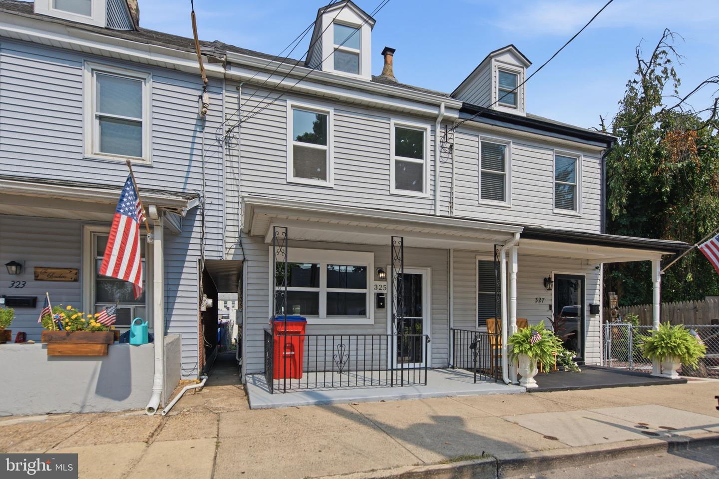 325 Wilson St Property Photo 1