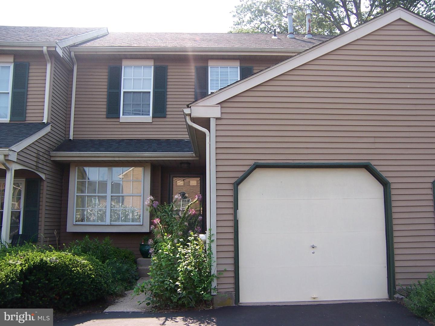 672 TOMLINSON LN