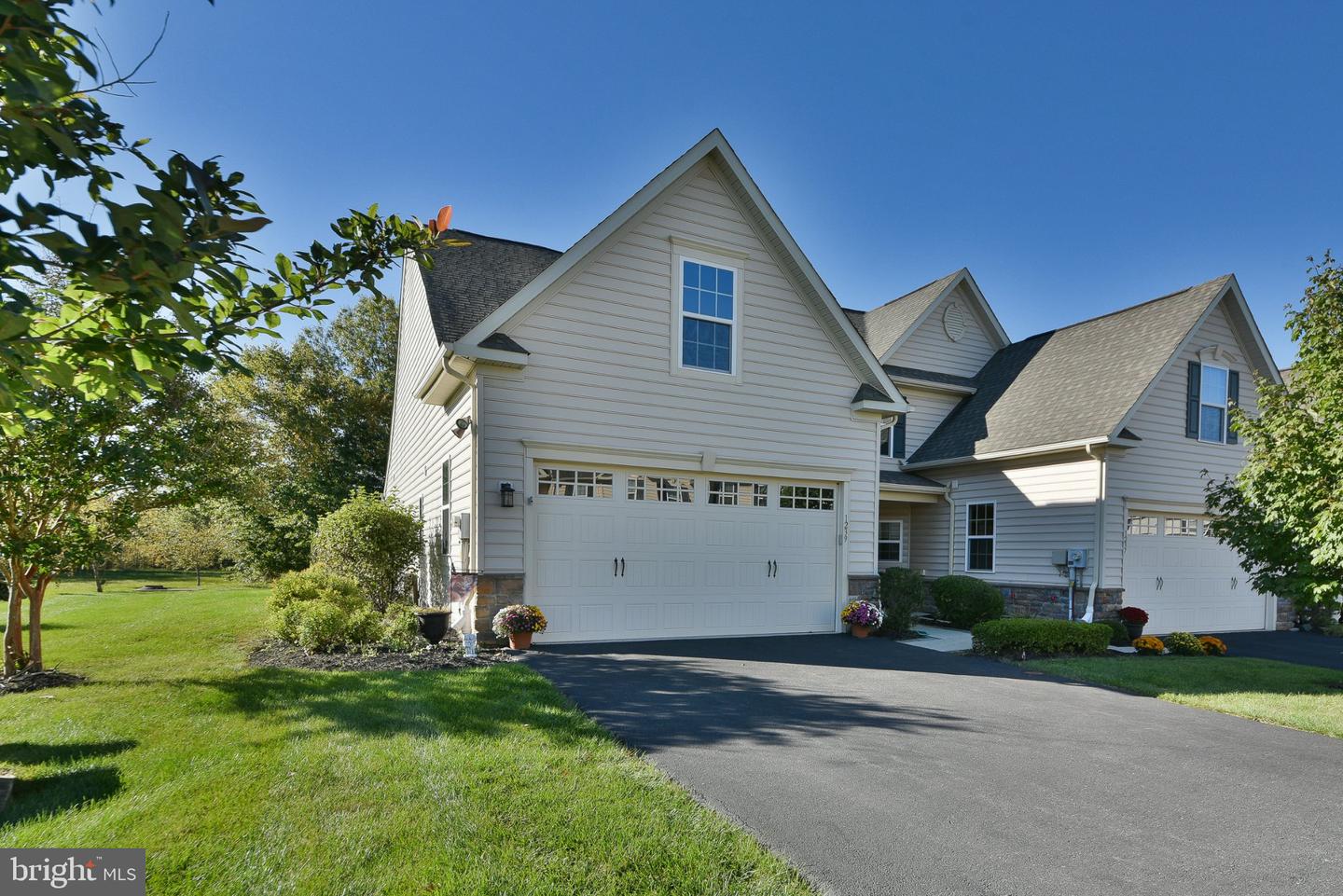 1239 Heron Ct Property Photo 1