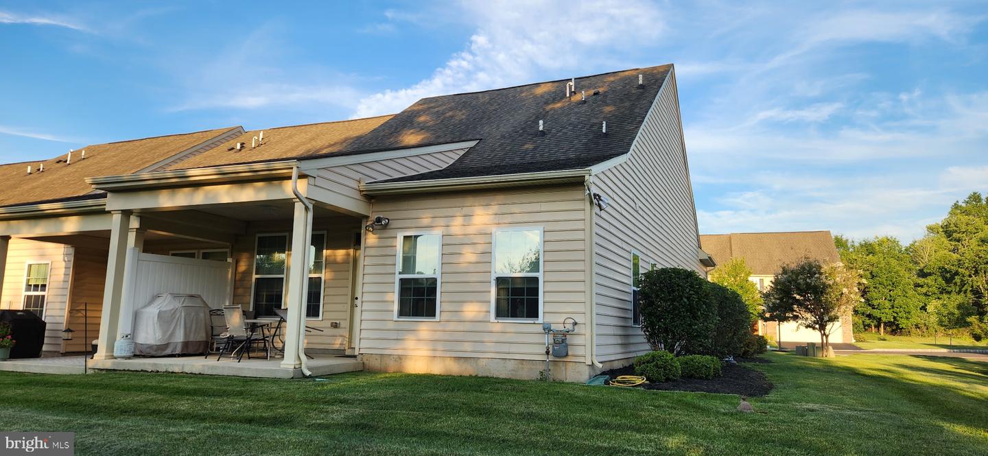 1239 Heron Ct Property Photo 4