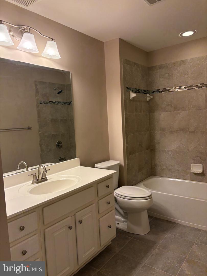 1239 Heron Ct Property Photo 23