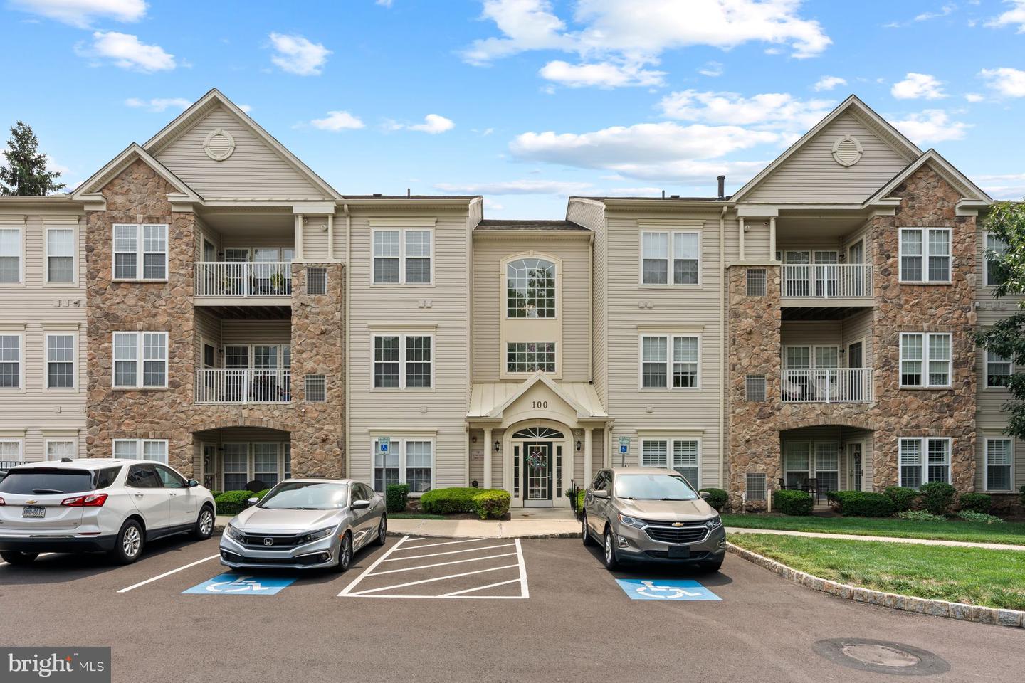 100 DOUGLAS FIR DR #102