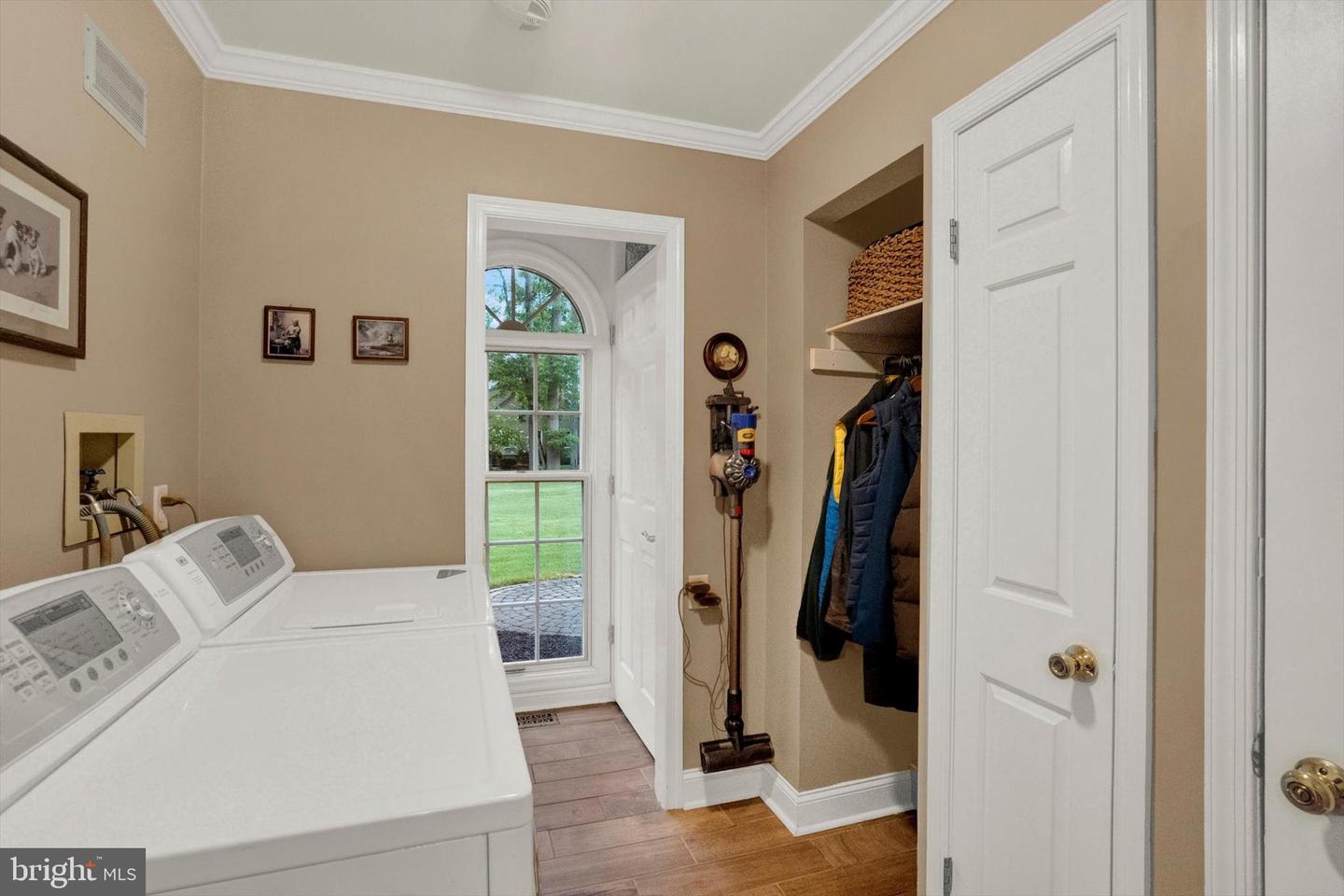 8 Timber Brook Dr Property Photo 15