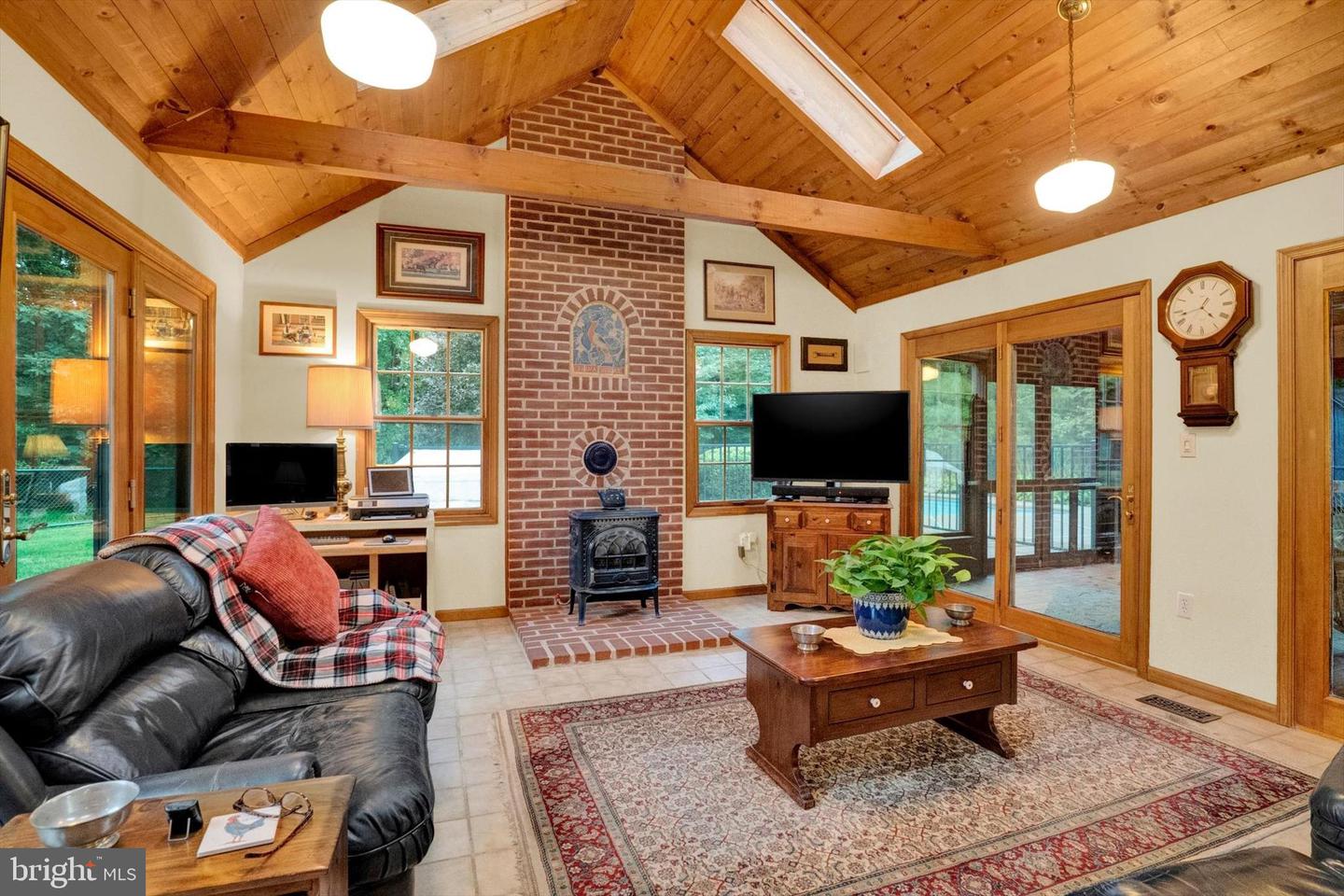 8 Timber Brook Dr Property Photo 18